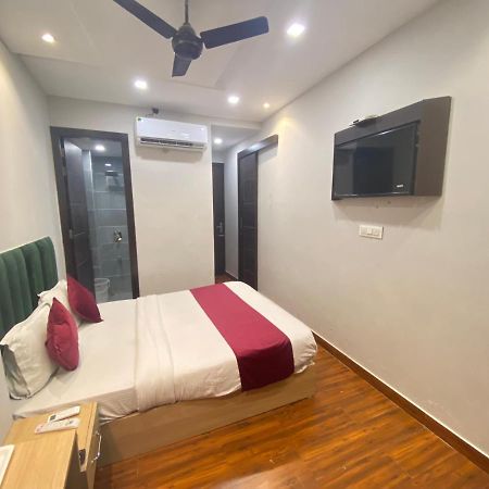 Hotel 56 - 200 Meter From Golden Temple アムリトサル エクステリア 写真