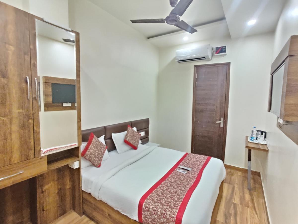 Hotel 56 - 200 Meter From Golden Temple アムリトサル エクステリア 写真