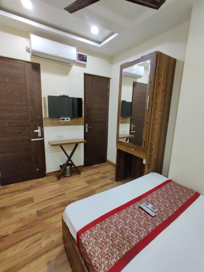 Hotel 56 - 200 Meter From Golden Temple アムリトサル エクステリア 写真