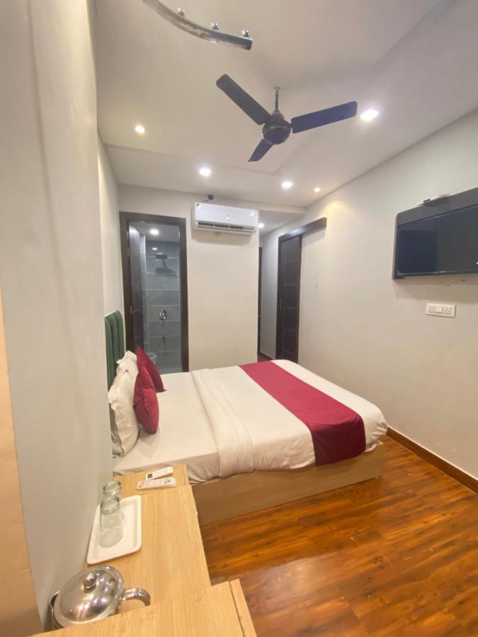 Hotel 56 - 200 Meter From Golden Temple アムリトサル エクステリア 写真
