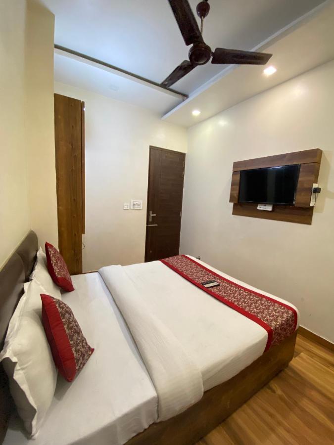 Hotel 56 - 200 Meter From Golden Temple アムリトサル エクステリア 写真